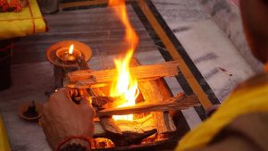 a man performing hawan to start his fast